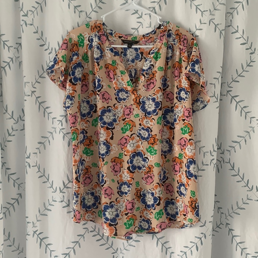 Flowy floral summer top.